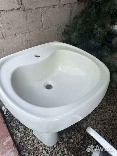 Ванна железная 3500,раковина 1500