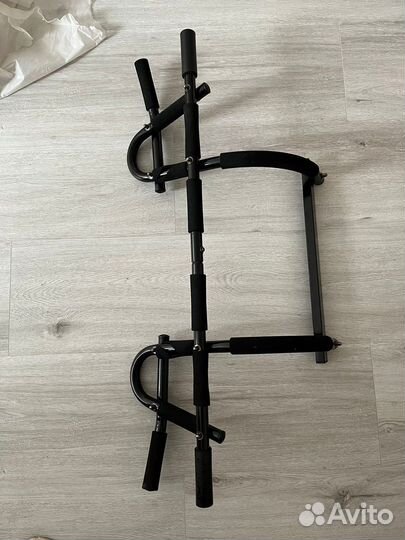 Турник дверной накладной Torneo A-900