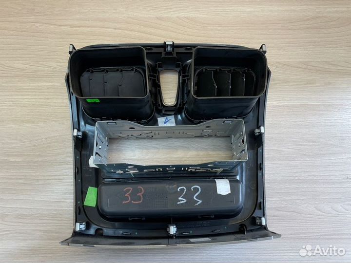 Рамка магнитолы Renault Sandero Stepway