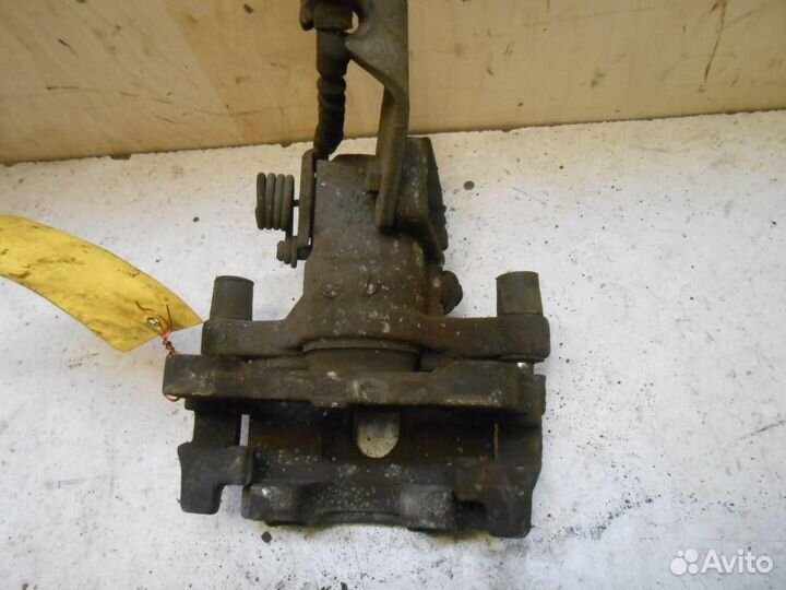 Суппорт задний правый Nissan Primera