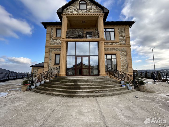 Алюминиевые конструкции / витражи, фасады, входные