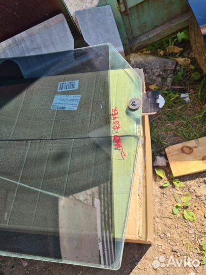 Стекло заднее Land Rover Discovery 3