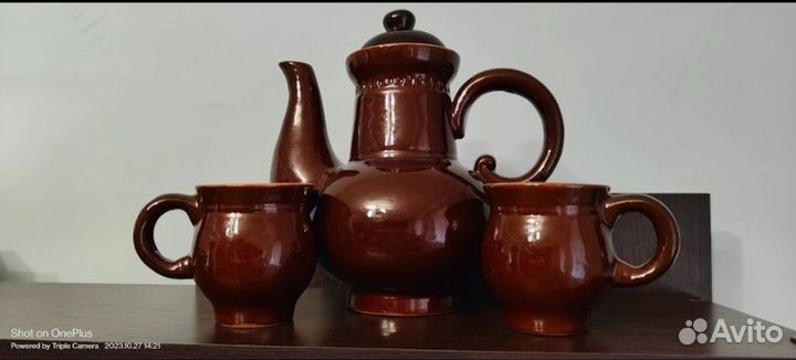 Кувшин с чашками