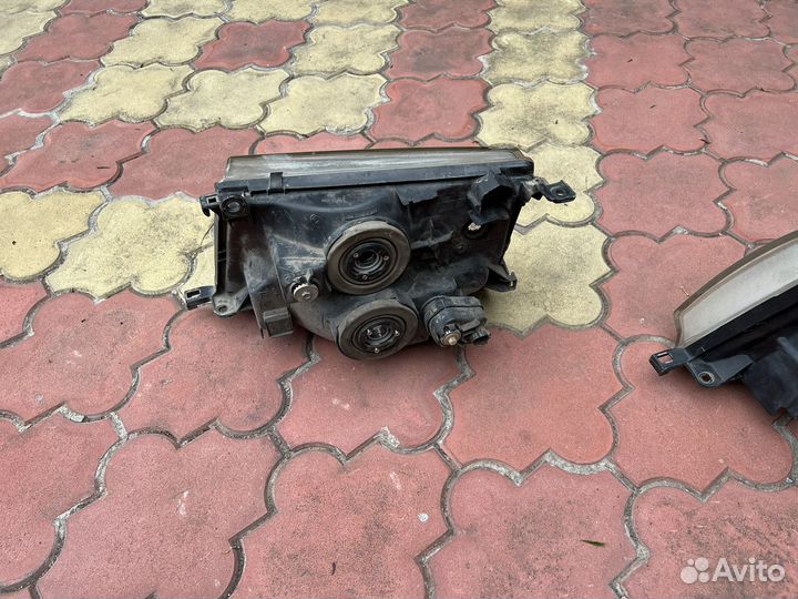 Правые фары на ленд крузер 100. 5500- одна фара