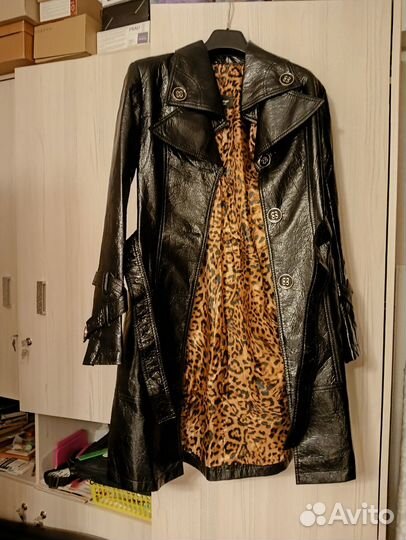 Плащ чёрный, лаковый, р-р 42-44