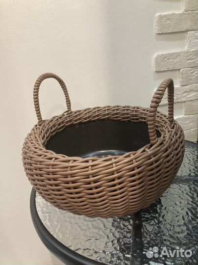 Кашпо из ротанга