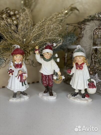 Новогодние елочные игрушки дети