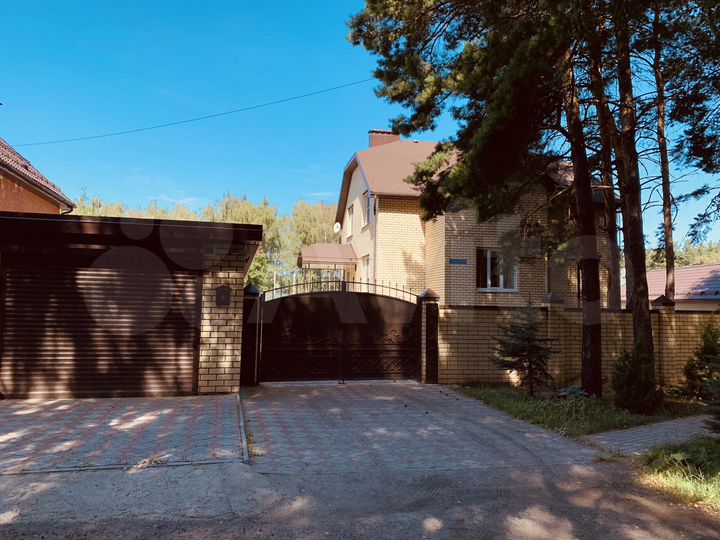 Коттедж 263 м² на участке 9 сот.