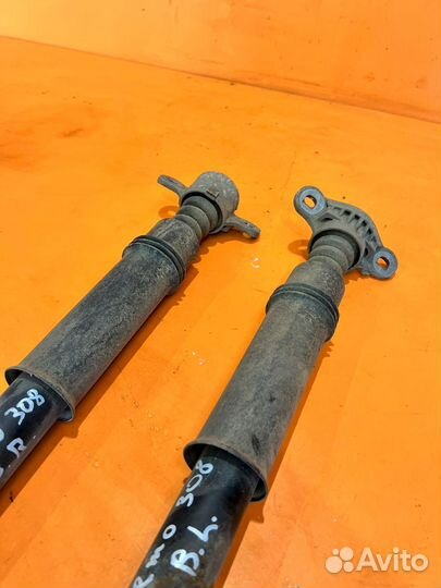 Амортизатор задний на Peugeot 308