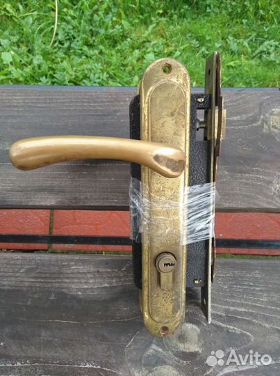 Замок дверной