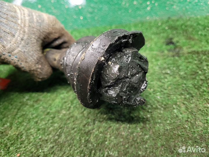 Полуось в сборе правая на Civic 7 D17A2