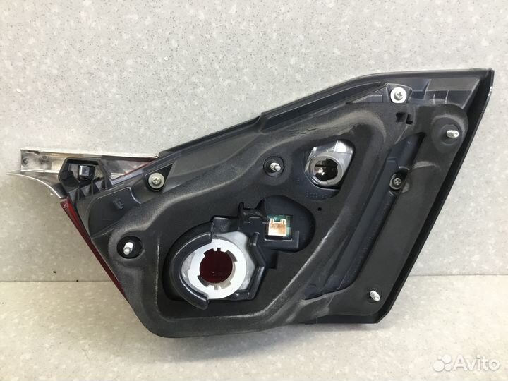 Фонарь задний внутренний левый Toyota Camry XV50 2