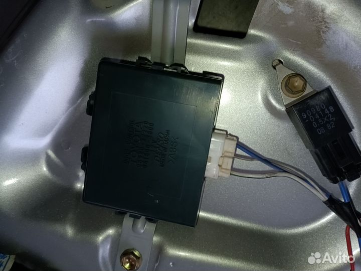 5-ая дверь Toyota mark 2 blit, (крышка багажника)