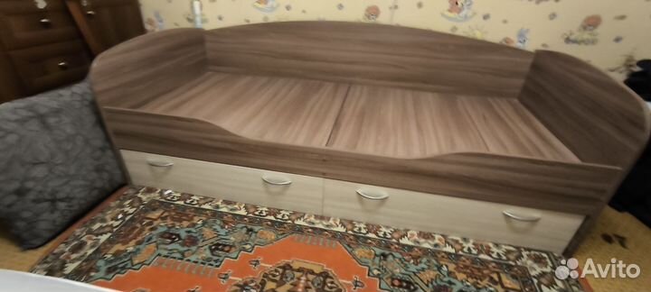 Кровать