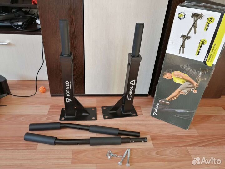 Турник настенный