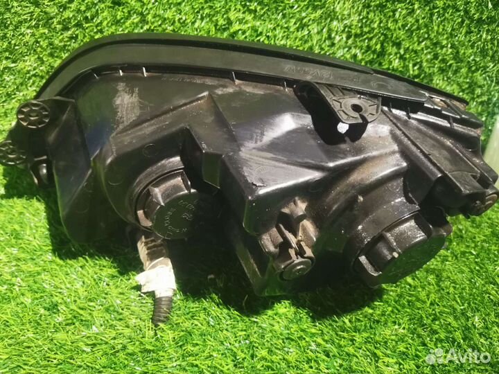 Фара правая Киа Соренто 1