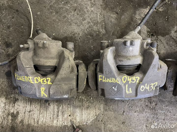 Суппорт передний правый/левый Renault Fluence 2010