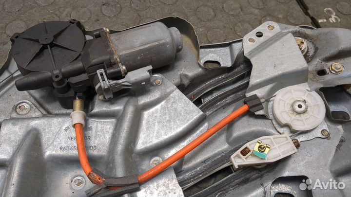 Стеклоподъемник электрический правый задний Peugeot 206