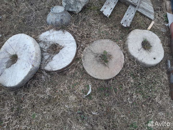 Каменные жернова