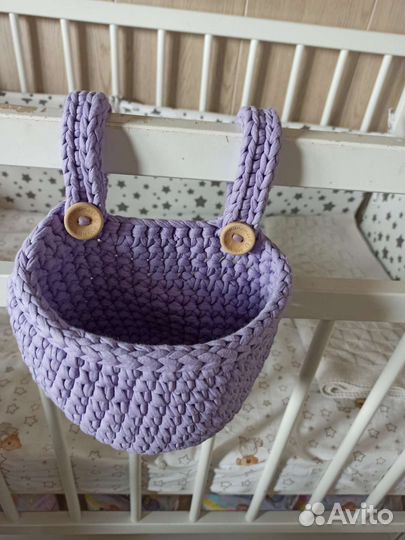 Подвесная корзина-органайзер в кроватку