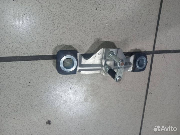 Ответная часть замка багажника Фабия 2 рестайлинг