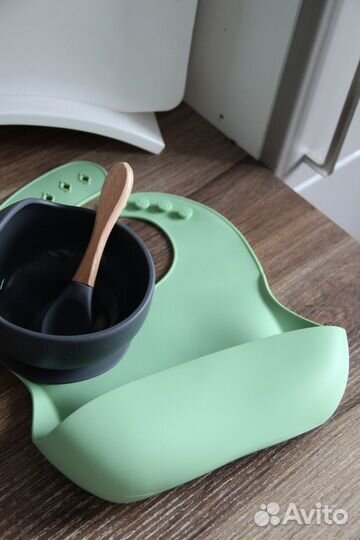 Нагрудник силиконовый для кормления