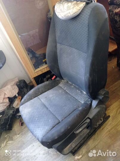 Сиденье переднее левое Skoda Fabia 2007-2015