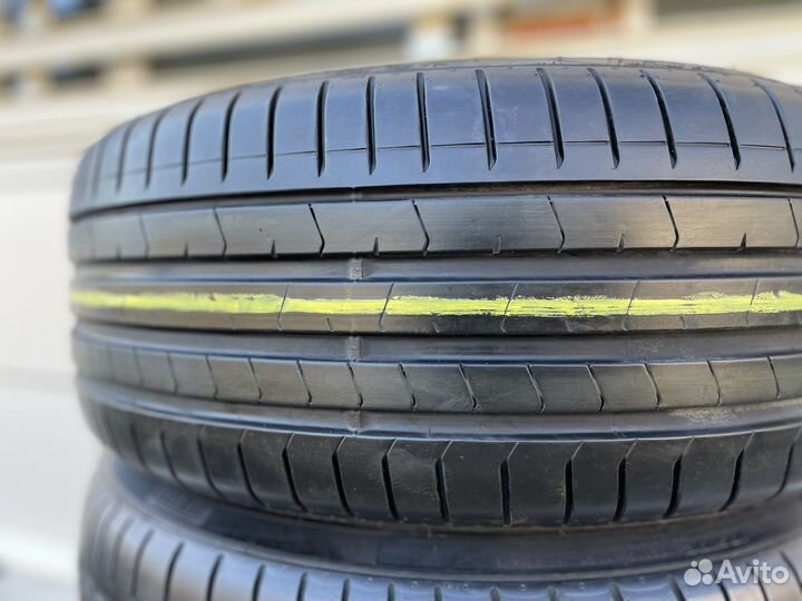 Pirelli P Zero PZ4 245/35 R20 и 275/30 R20