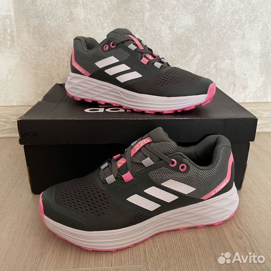Кроссовки adidas