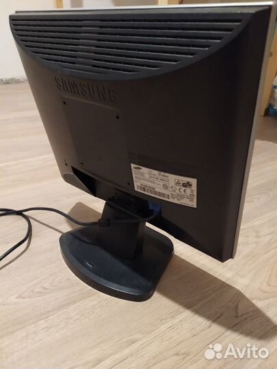 Монитор Samsung SyncMaster 710v