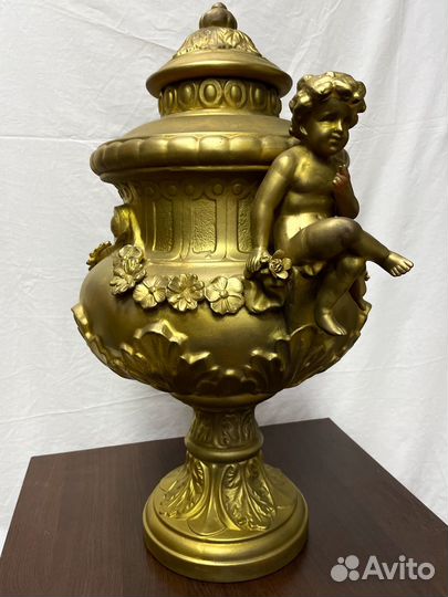 Две антикварные вазы с ангелами