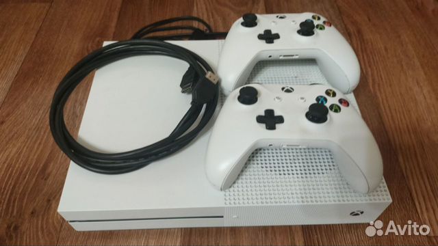 Xbox One s 1Tb + 2 геймпада