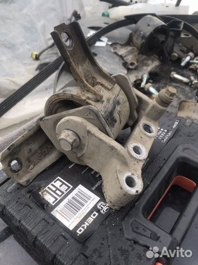 Подушки подушка двигателя Lancer X 1.8 CVT