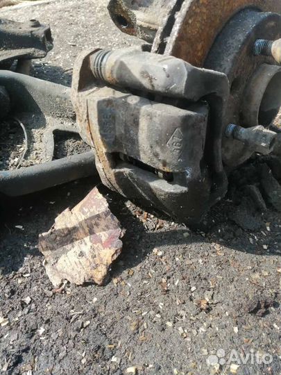 Суппорт передний левый, правый Renault Symbol