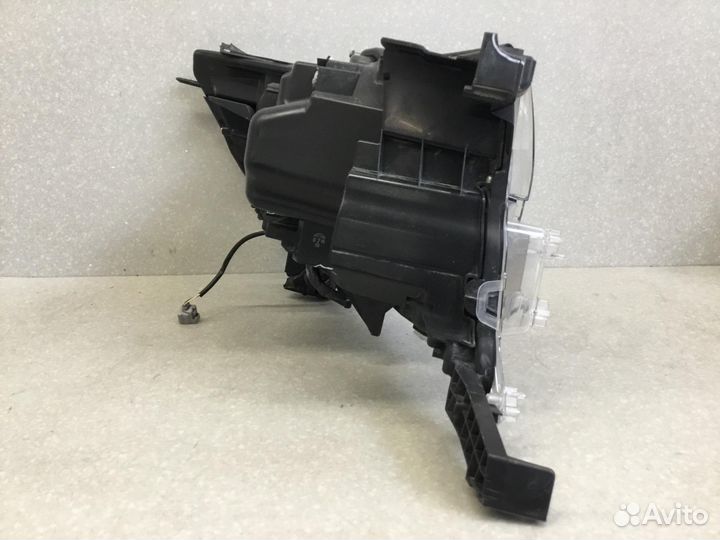 Фара левая Toyota Land Cruiser (200) 2008-2021