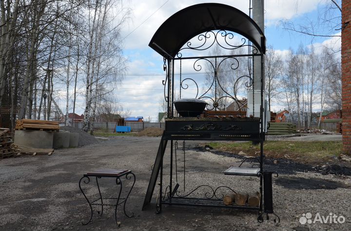 Мангал с крышей