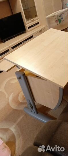 Стол-парта и стул для растущих детей
