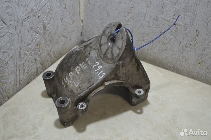 Кронштейн двигателя левый Volkswagen Touareg