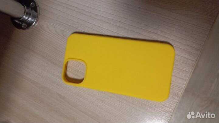 Чехол на iPhone 14