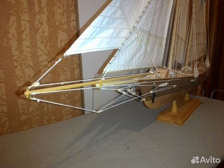 Модель парусного корабля