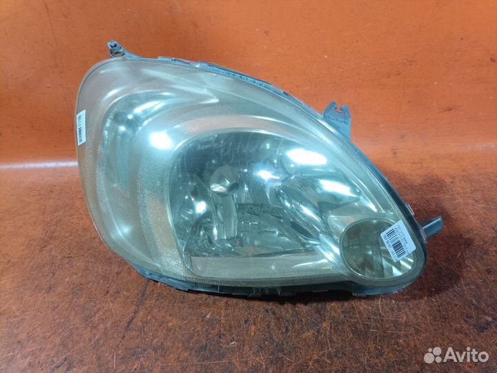 Фара Toyota Vitz SCP13 (Правое)