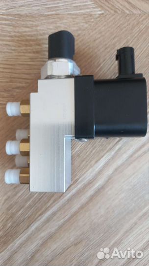 Блок клапанов пневмоподвески мерседес w211/219