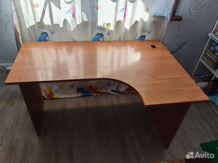 Компьютерный стол угловой