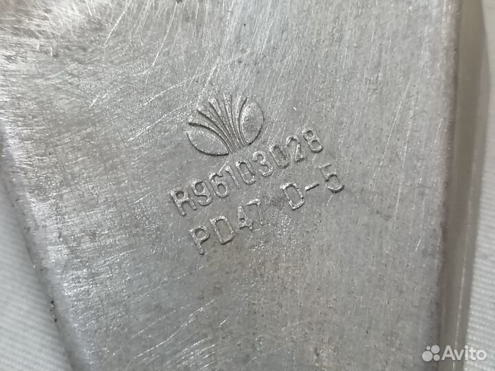 Кронштейн генератора Daewoo Nexia седан F16D3 2011