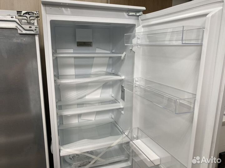 Холодильник встраиваемый
