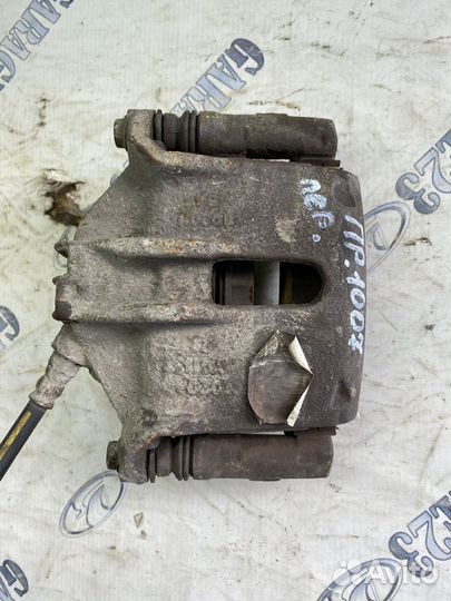 Суппорт передний правый Peugeot 1007