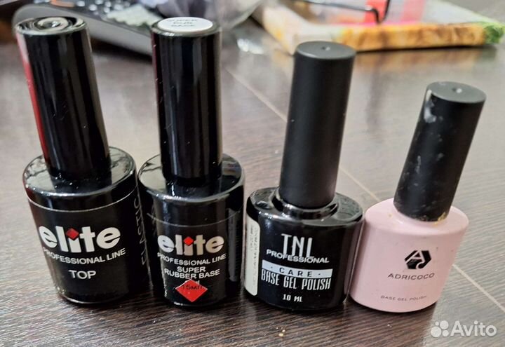 Набор лаков и гель-лаков для ногтей