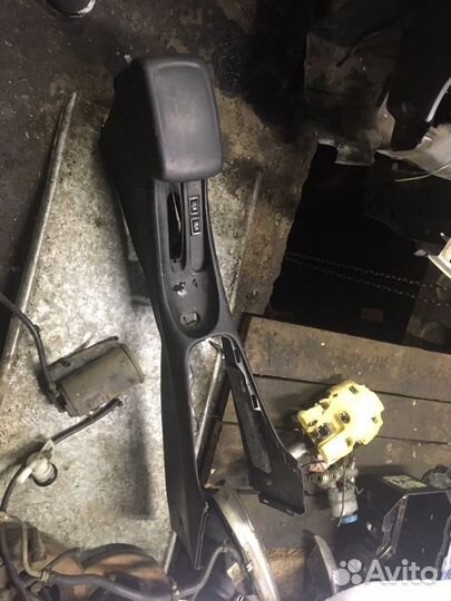 Подлокотник Nissan Almera N16