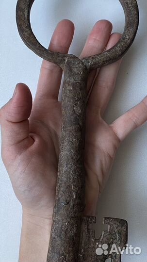 Антикварный кованый редкий амбарный ключ