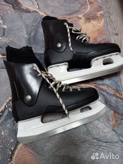 Коньки хоккейные